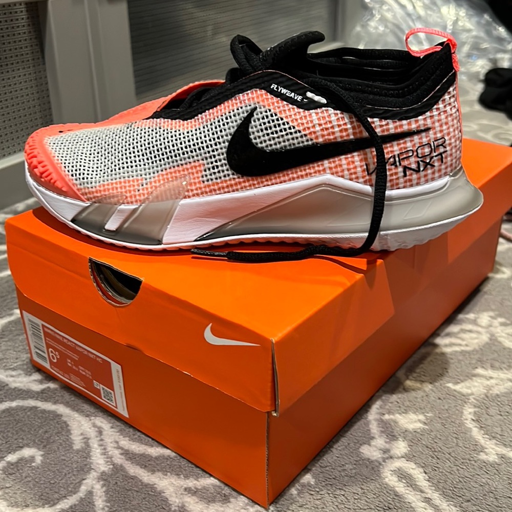 Never been worn, WMNS NIKE REACT VAPOR NXT HC size 6.5